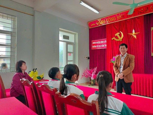 Trường Tiểu học Đồng Tâm, huyện Bình Liêu tổ chức buổi chia sẻ, tư vấn tâm lý cho học sinh có nguy cơ bỏ học